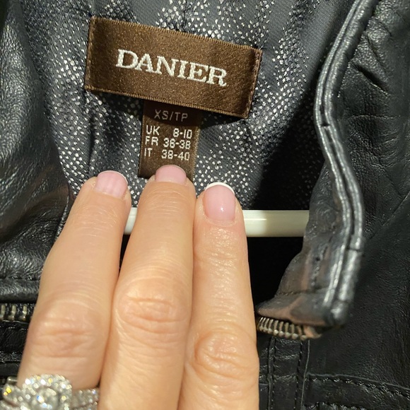 Danier leather lined jacket XS - Picture 2 of 9